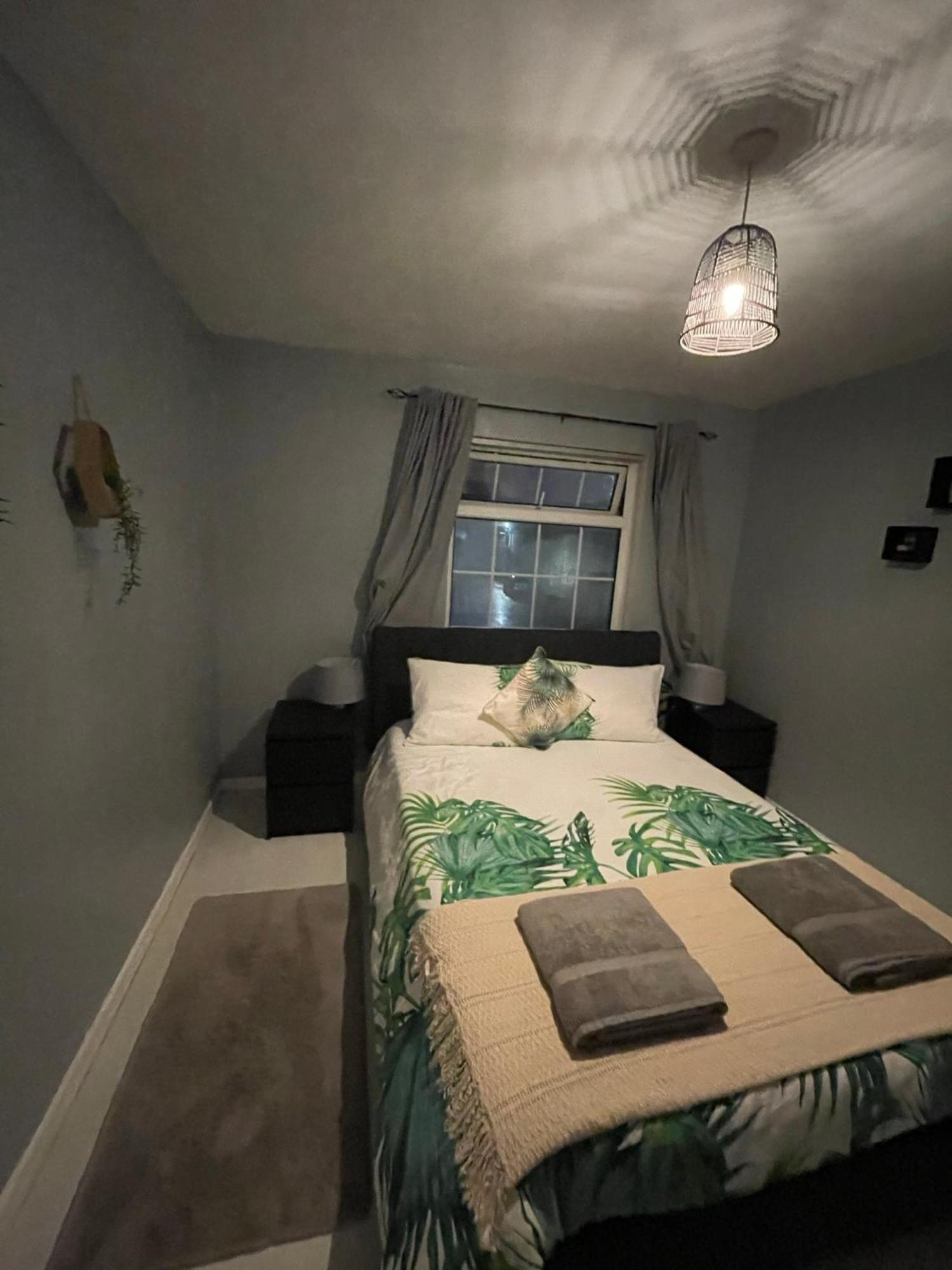 House Near To Castlecourt Shopping Apartment เบลฟาสต์ ภายนอก รูปภาพ