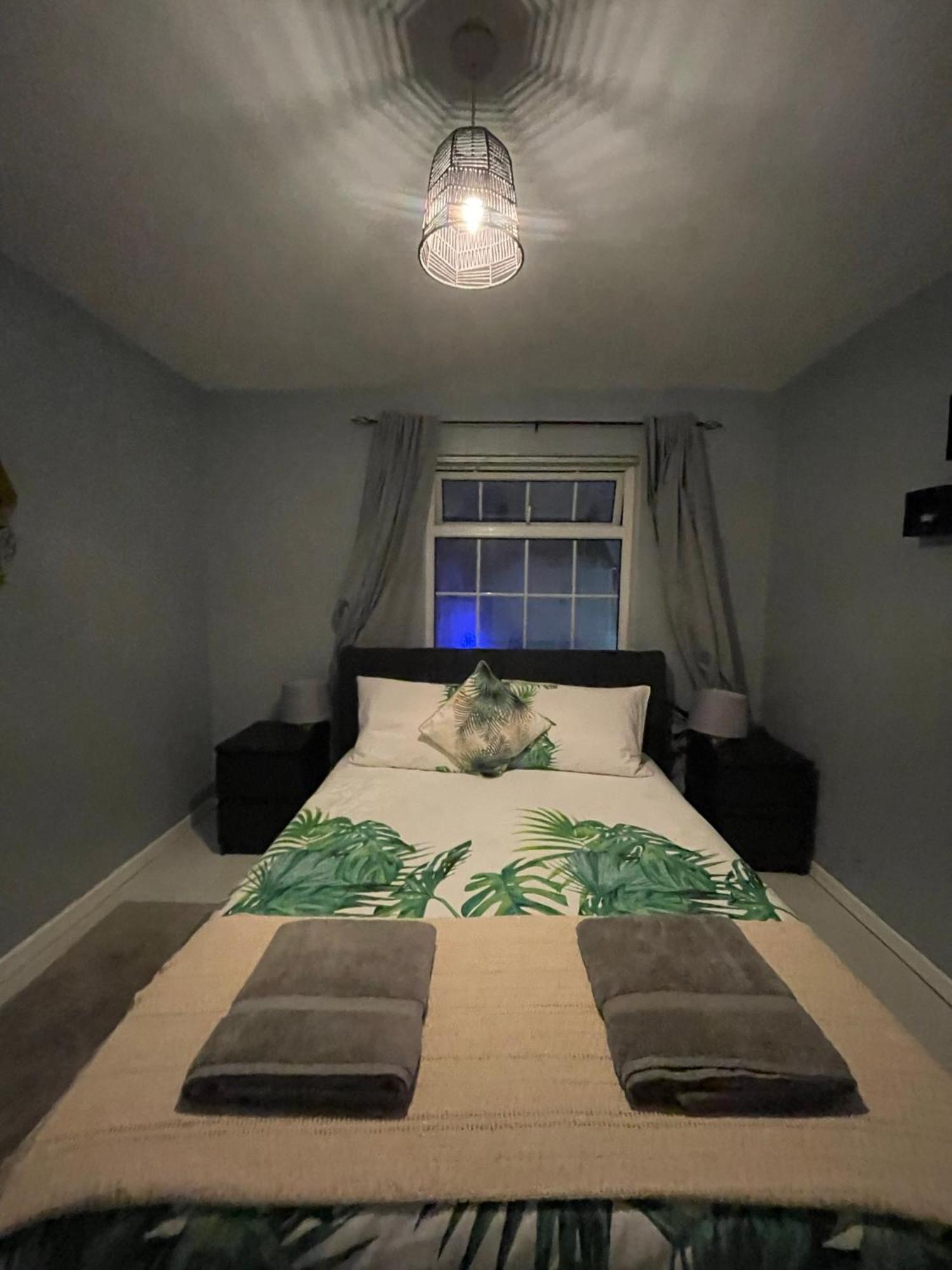 House Near To Castlecourt Shopping Apartment เบลฟาสต์ ภายนอก รูปภาพ