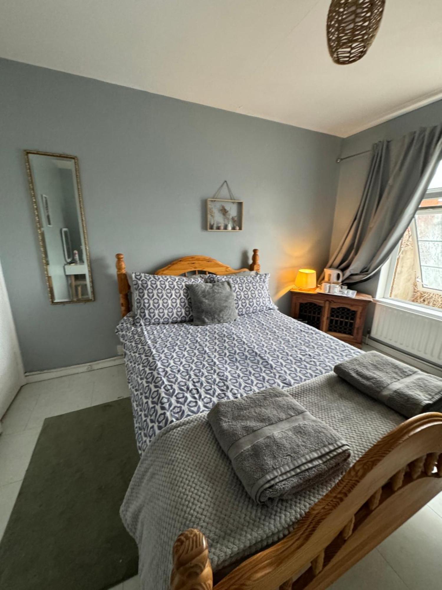 House Near To Castlecourt Shopping Apartment เบลฟาสต์ ภายนอก รูปภาพ